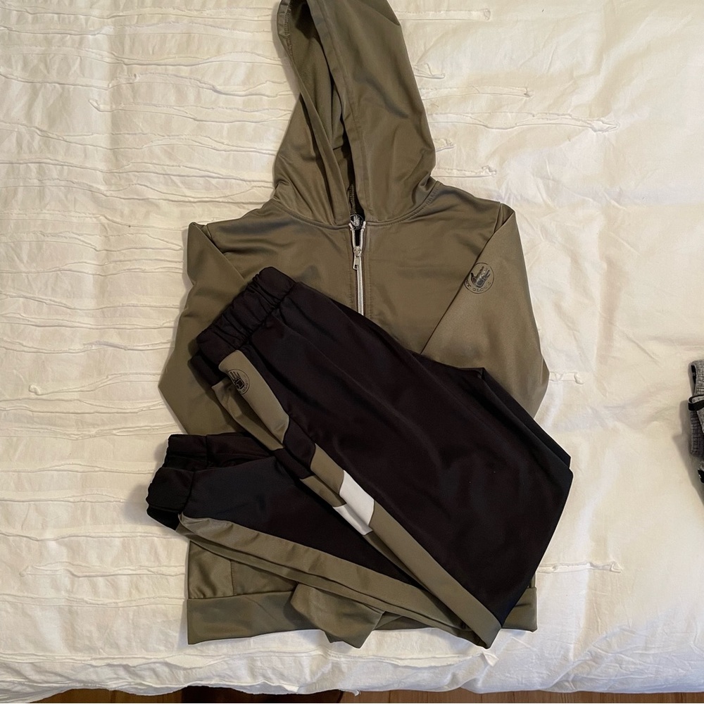 2 Body Glove and 1 Russell DriPower 360